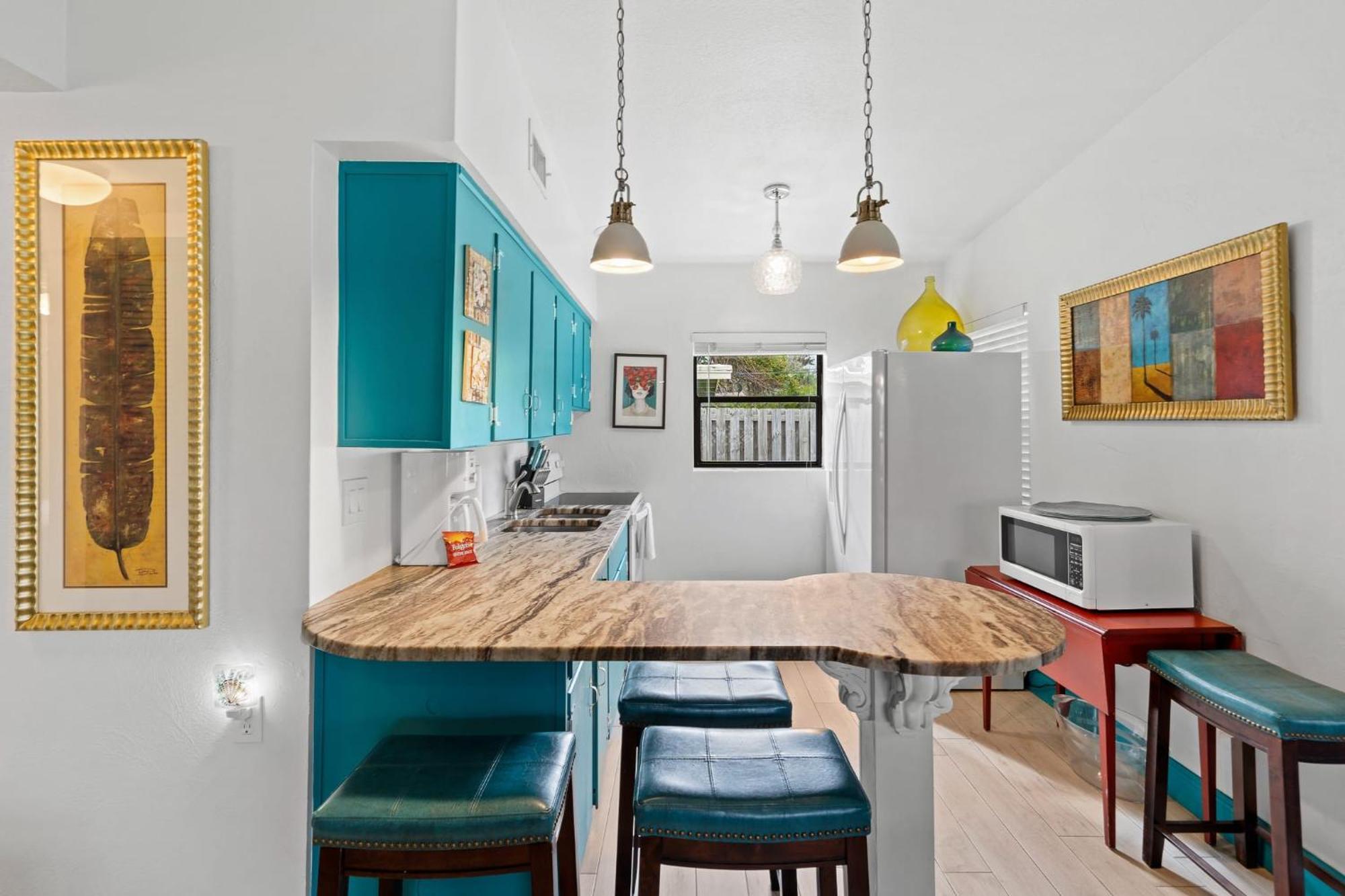 Uptown Cottage - Walk To The Beach And Restaurants โคโคบีช ภายนอก รูปภาพ